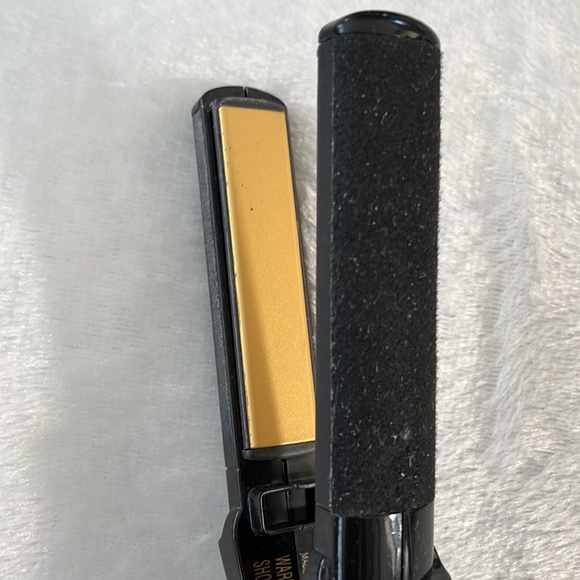 Perfect travel hair straightener - Picture 2 of 4